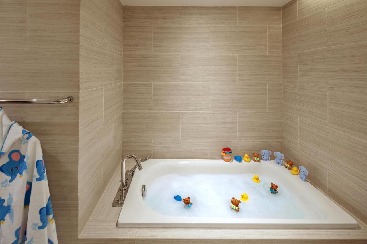 Urban Jungle Suite Connecting Rooms Children Amenities Lounge Access High Floor City View,1264192075:JPEG