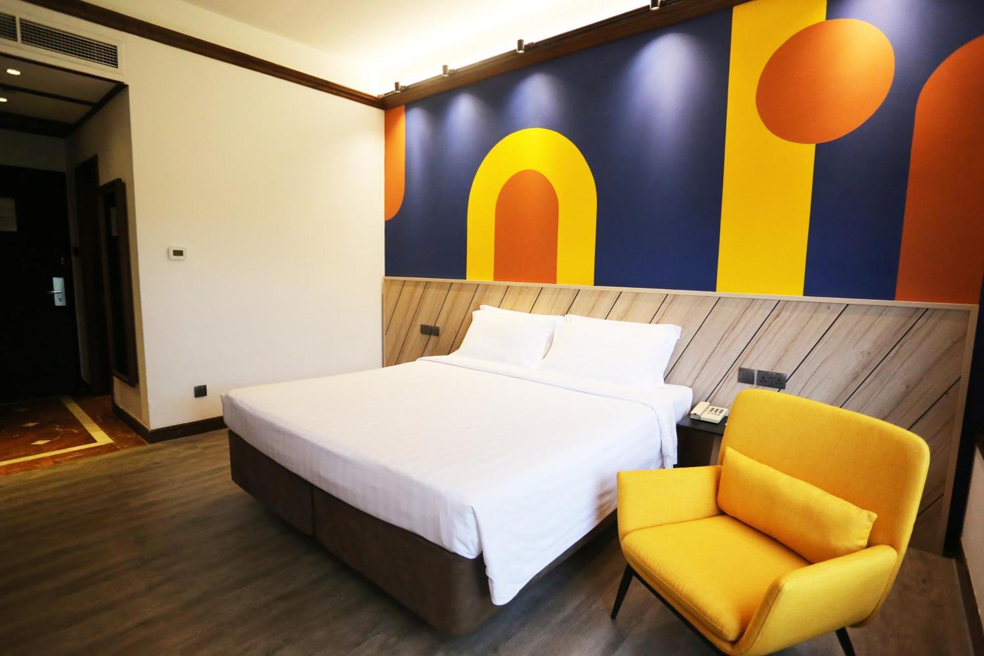Deluxe Tropical King or Twin Room