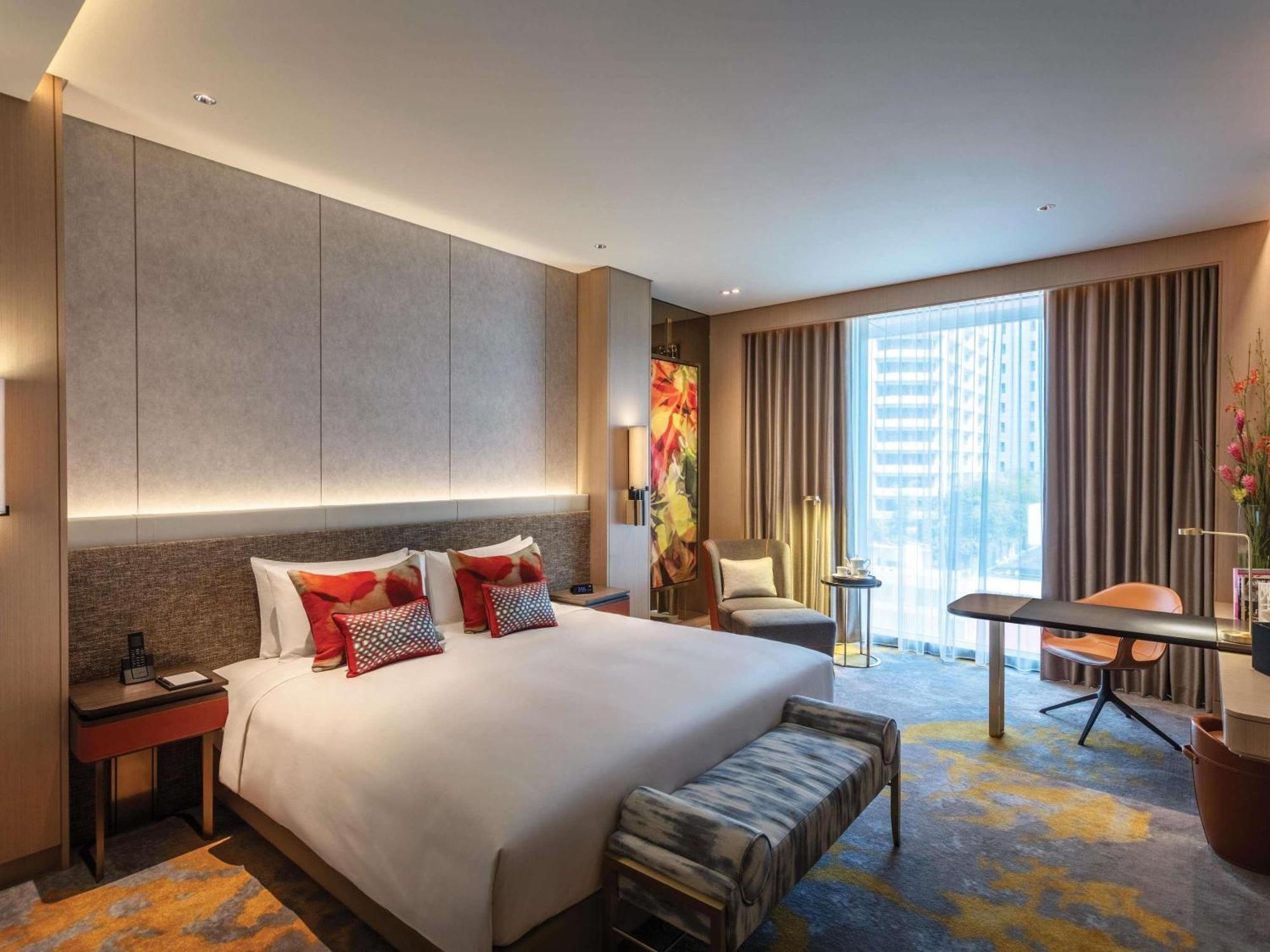 Luxury Room 1 King Bed,1765438391:JPEG